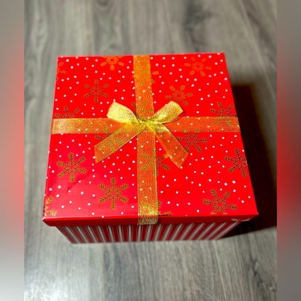 🎄❤️🎄 11” NEW Christmas Red Present & Gold Bow Stacking Tower Small Square Nes…